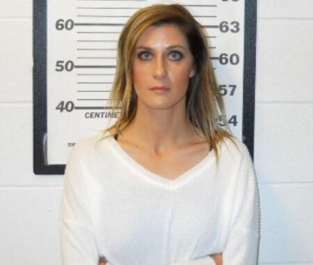 amanda-steele-ainda-tera-que-cumprir-300-horas-de-servicos-comunitarios-e-pagar-us-4671-cerca-de-r-25mil-em-taxas-e-multas-1605707994207_v2_450x450