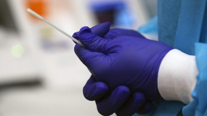 eua-autorizam-uso-emergencial-de-teste-rapido-de-covid-19-que-pode-ser-feito-em-casa-1605789585297_v2_900x506