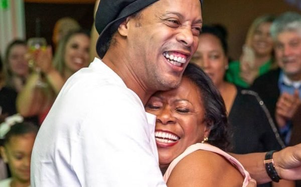 mae-de-ronaldinho-gaucho-miguelina-covid-19-660x372-1-600x372-1
