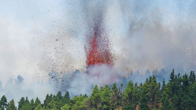 2021-09-19t182658z_478954599_rc23tp9pdpro_rtrmadp_3_spain-volcano