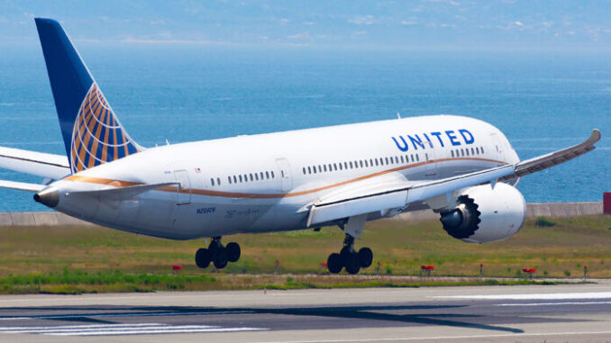 united-787-lasta29-696x464