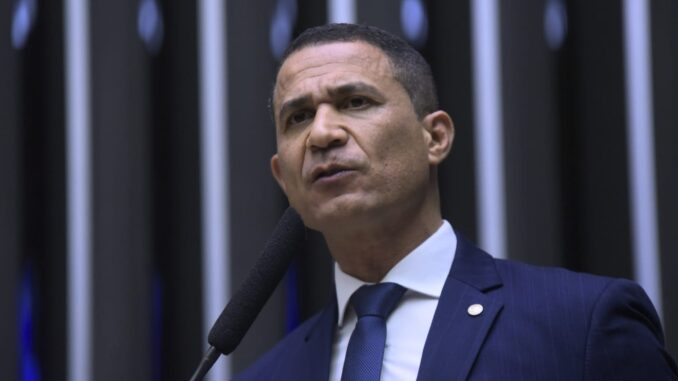 Coronel Assis durante seu pronunciamento